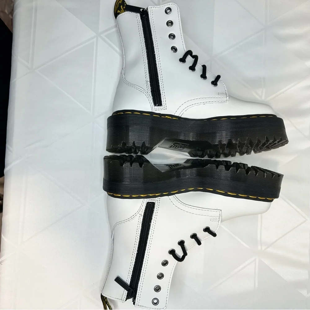 Dr. Martens Jadon Unisex White Leather Platform Boots  Size 4 MSRP $210 NEW - Picture 5 of 8
